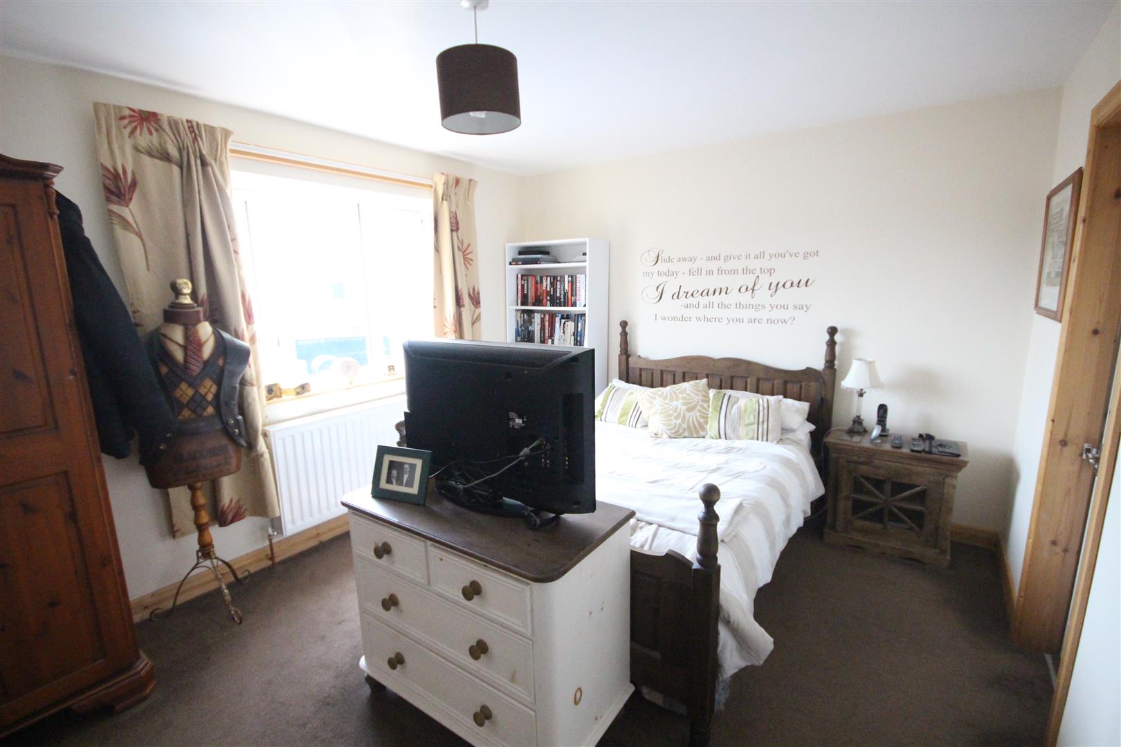 4 bedroom semi-detached house Let Agreed in Earby - IMG_8376.jpg